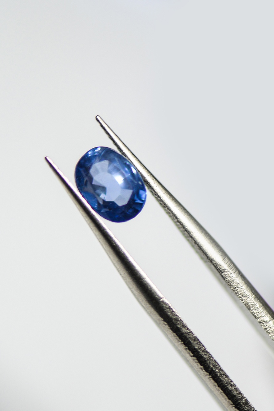 determinnarea calitatii pietrelor la accent bijuterii safir